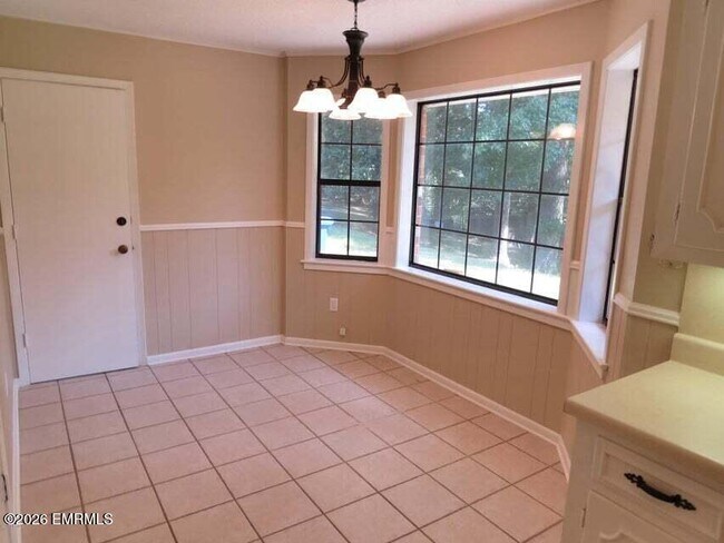 Building Photo - 8410 Cedar Ridge Cir