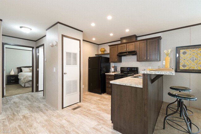 Building Photo - 1 br, 1 bath Mobile Home - Tri-Star Estate...