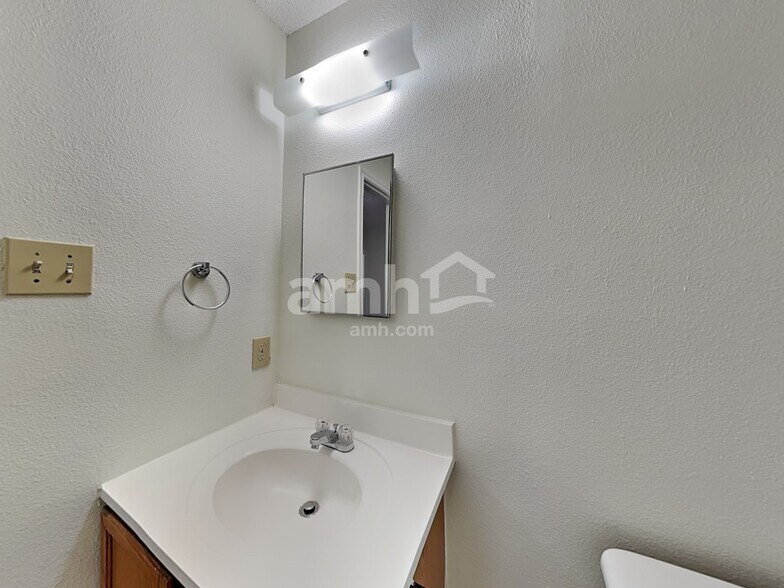 Building Photo - 8043 Cantura Mls