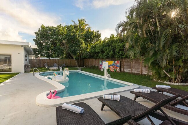 Building Photo - 20010 Highland Lakes Blvd