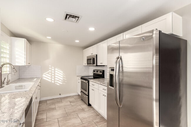 Building Photo - 2003 N Los Arboles Ct