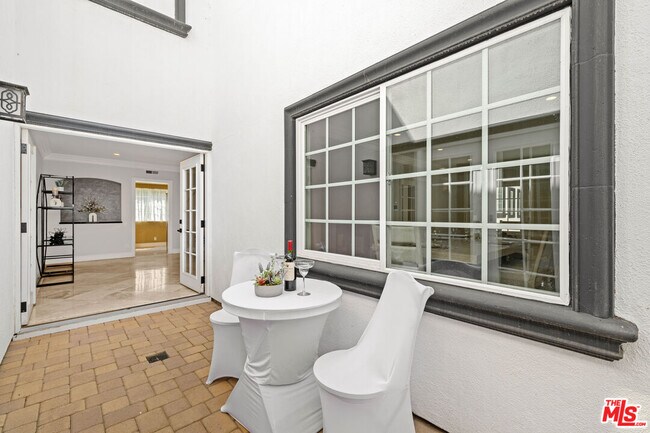 Building Photo - 2563 Hutton Dr