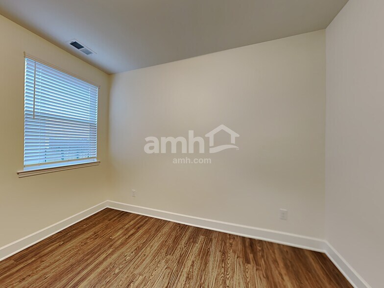 Building Photo - 4329 Longfellow Dr
