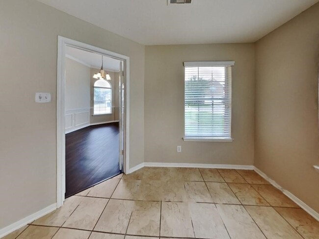 Building Photo - 439 Pinewood Ridge Dr