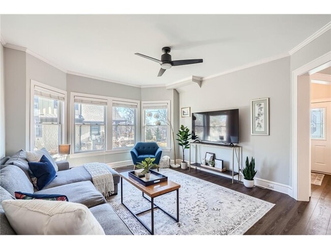 Building Photo - 1045 Lake St E