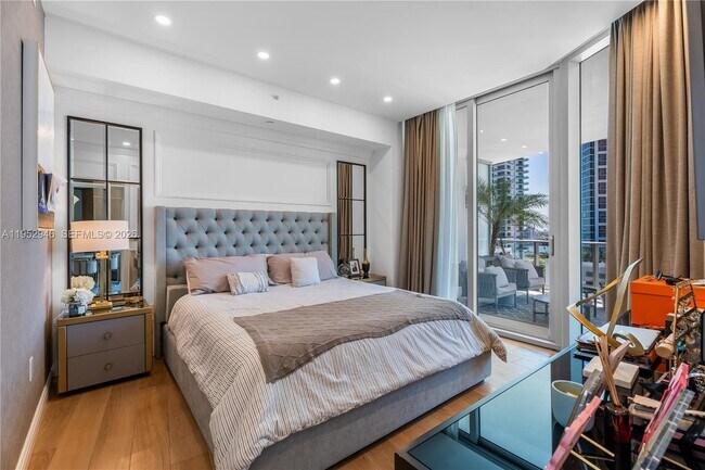 Building Photo - 851 NE 1st Ave