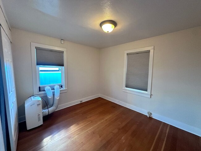 Building Photo - 536 14th St