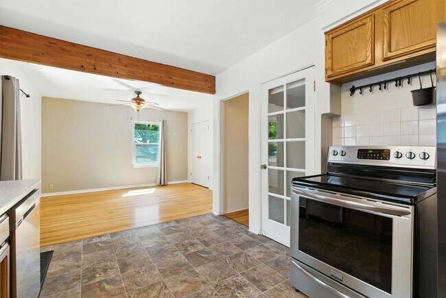 Building Photo - Gorgeous Brick Home Near Audubon Park