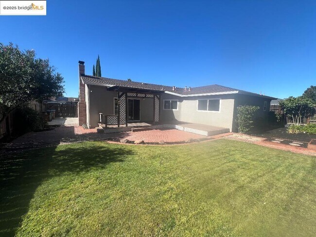 Building Photo - 3421 Serpentine Dr