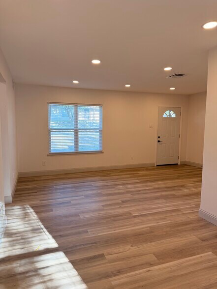 Building Photo - 3 Pershing Dr