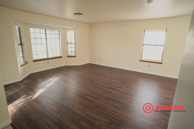 Building Photo - Beautiful Home Located In Rosedale Area!