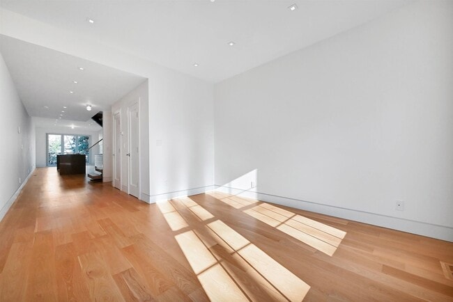 Building Photo - 122 Jefferson St