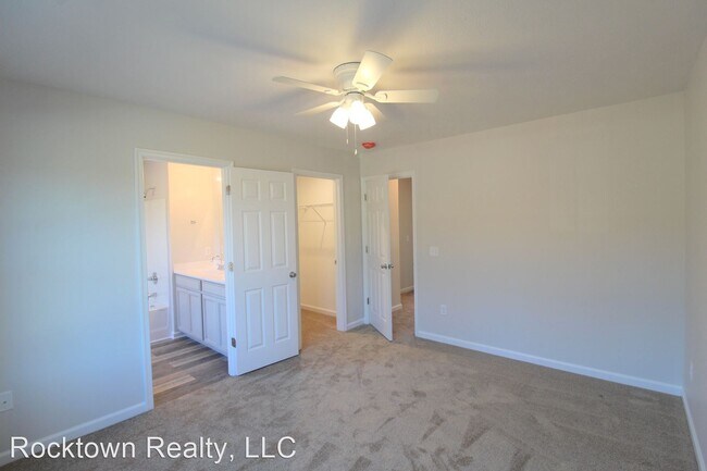 Building Photo - 3 br, 2.5 bath House - 3035 Locust Grove