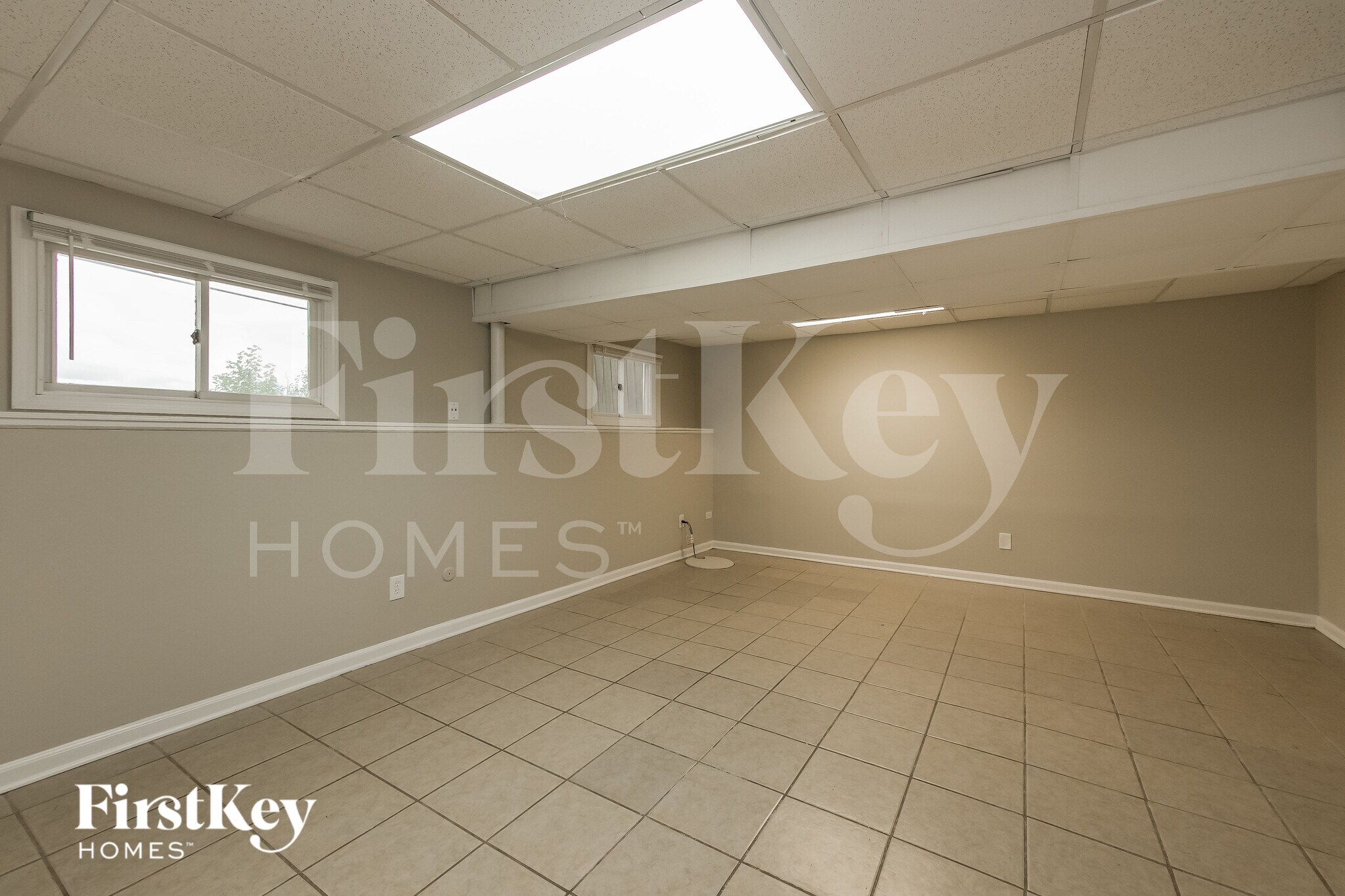 Building Photo - 611 W Oakwood Dr
