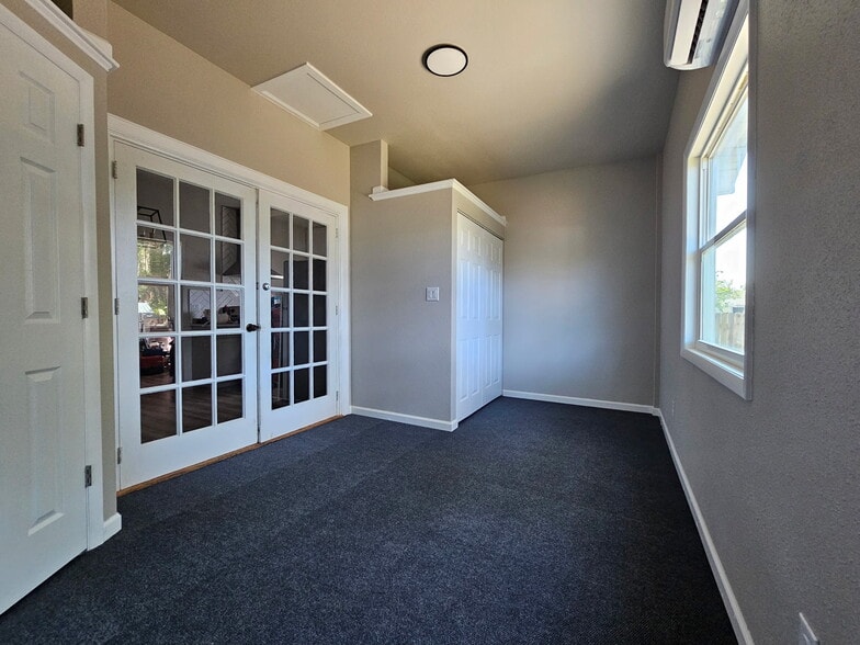 Flex Room with washer & dryer hookup in closet. Use as a home office, 3rd bedroom, game room, etc. - 2608 19th Ave W