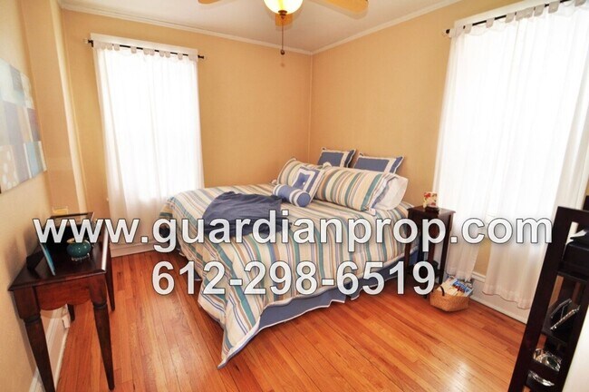 Building Photo - Main Floor Condo Available June 1st in Merriam Park, Original Woodwork & Built-ins, Sunroom, In U...