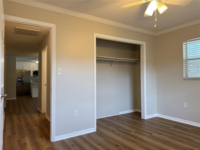 Building Photo - 1602 Leslie Dr