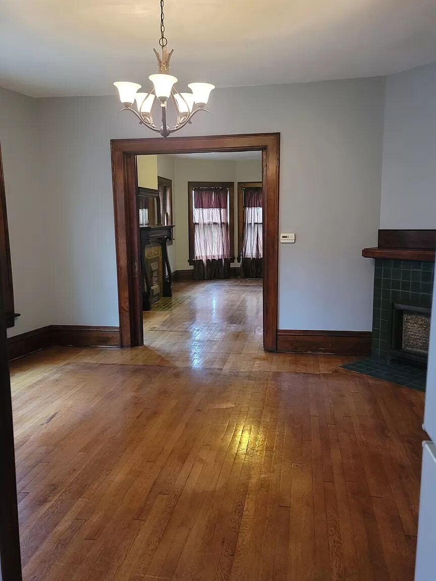 Dinning room - 446 W 7th St
