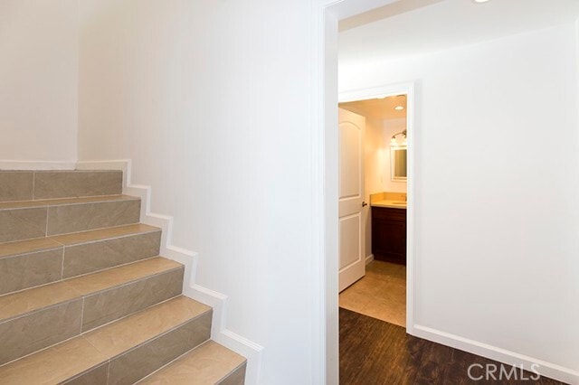 Building Photo - 3240 Montrose Ave