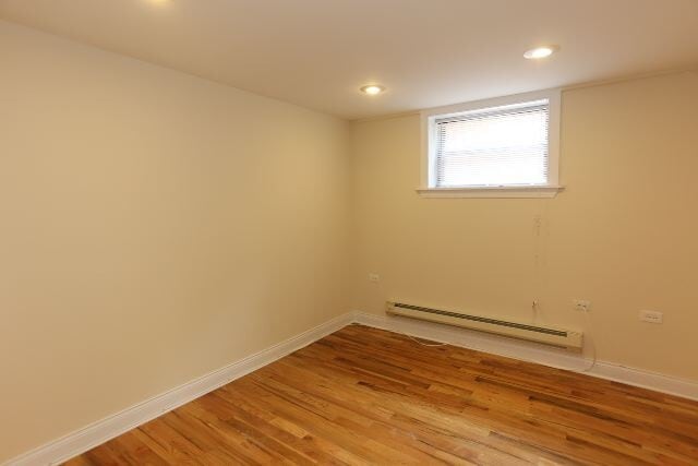 Building Photo - 1120 W Oakdale Ave