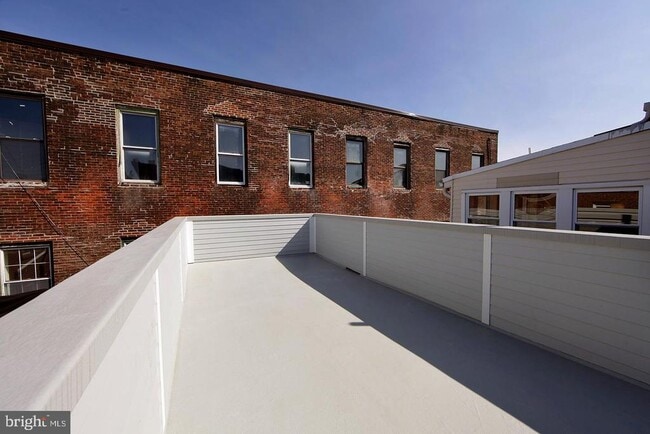 Building Photo - 335 W Girard Ave