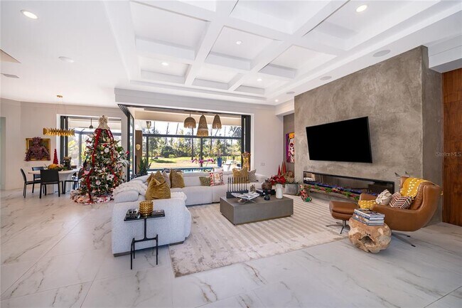 Building Photo - 15210 Pendio Dr