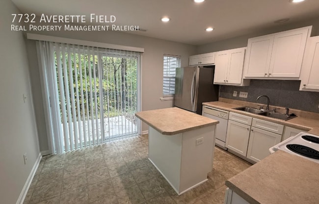 Building Photo - 7732 Averette Field Dr