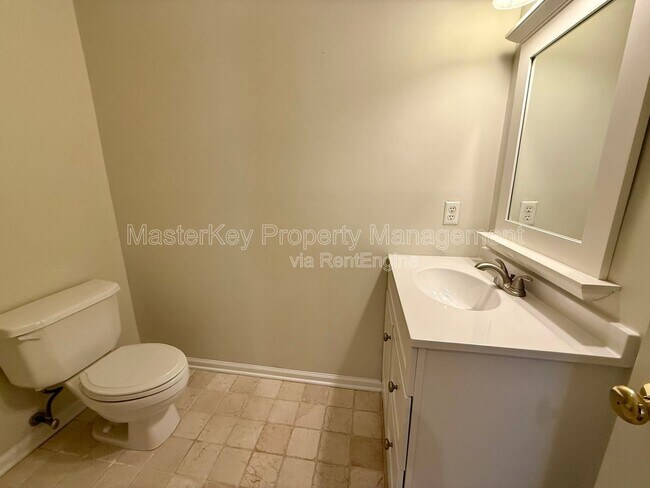 Building Photo - 800 Savannah Ridge Rd