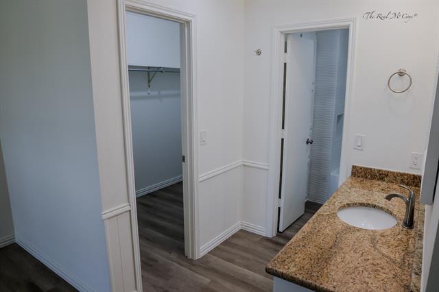 Building Photo - 2122 Teakwood Ln