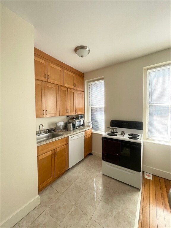 Building Photo - 68 Myrtle St