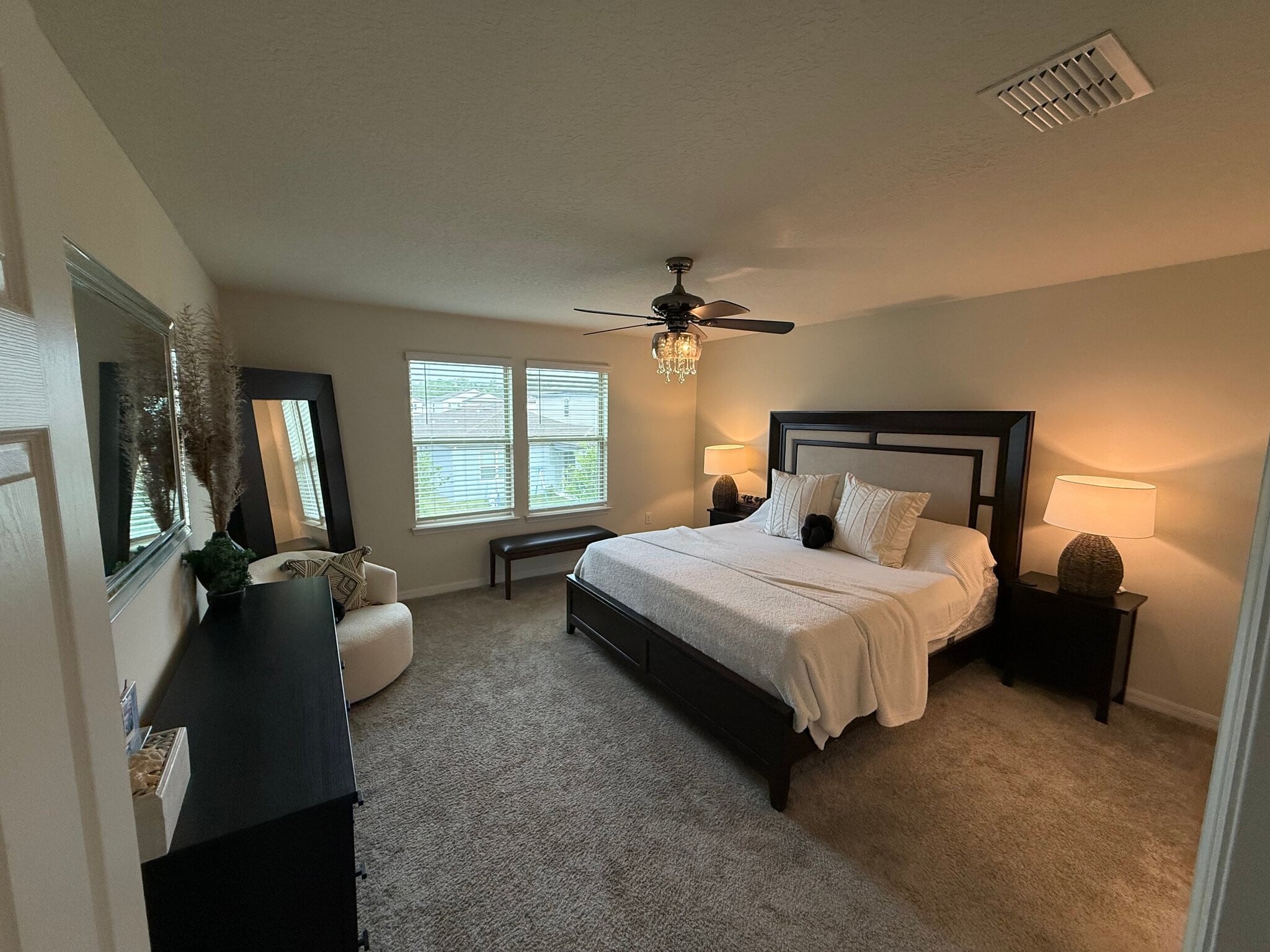 Building Photo - 2643 E Lake Pointe Dr