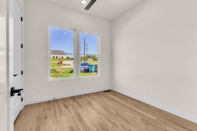 Building Photo - Amazing New Construction in North Nashville!