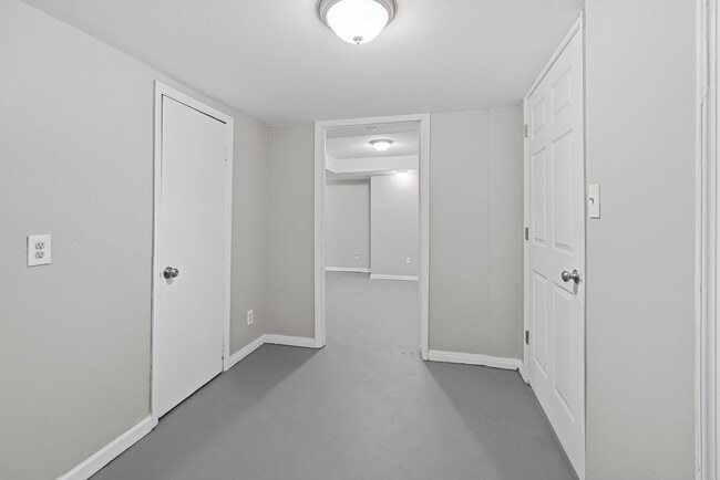 Building Photo - Newly Renovated 4 Bedroom, 2 Bath Home