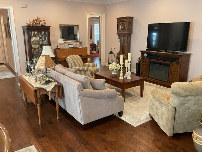Building Photo - 55 Derby Downs Cir