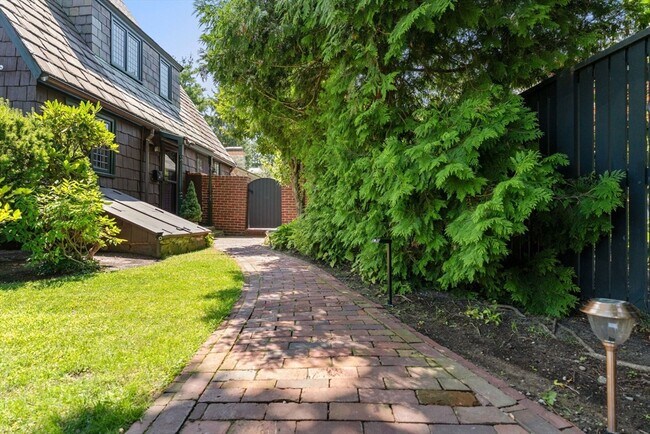 Building Photo - 86 Garden St