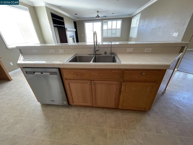 Building Photo - 2649 Torrey Pines Dr