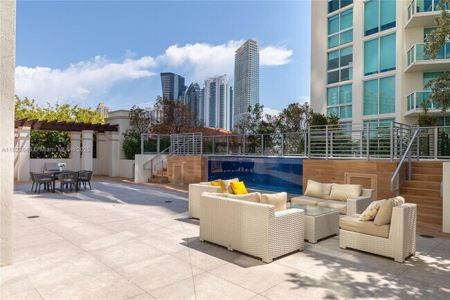 Building Photo - 300 Sunny Isles Blvd
