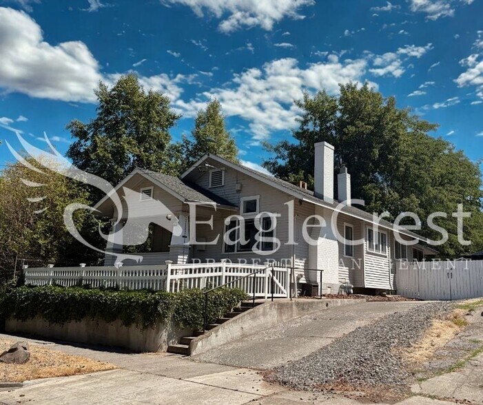 Building Photo - Beautifully Renovated Historic 3 Bedroom Home