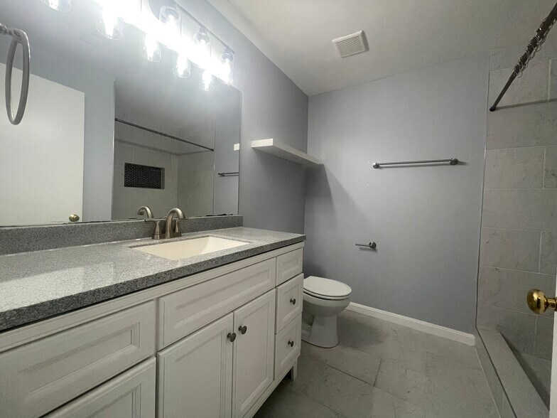 Building Photo - 6802 Cottingham Ln