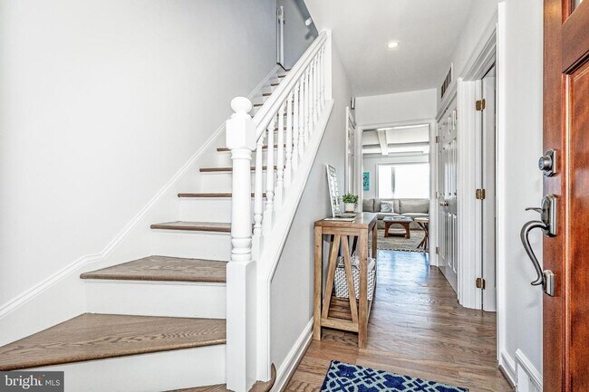 Building Photo - Home in Bay Ridge with beautiful views of the Chesapeake Bay!