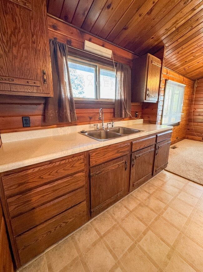 Building Photo - Cozy 2 bed/ 1 bath- Dog Friendly House