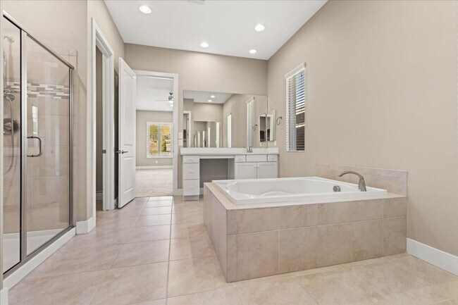 Building Photo - Lovely Home!