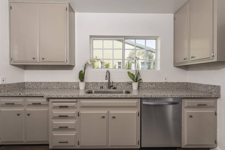 Building Photo - 4213 Wilkinson Ave