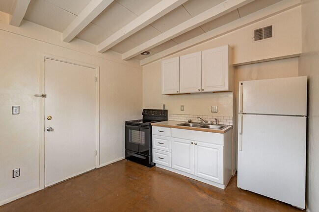 Building Photo - 428 N Norris Ave