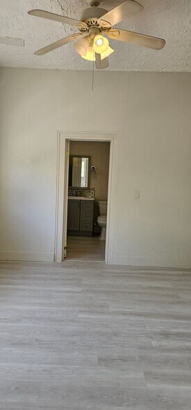 Building Photo - 319 Kenilworth Blvd