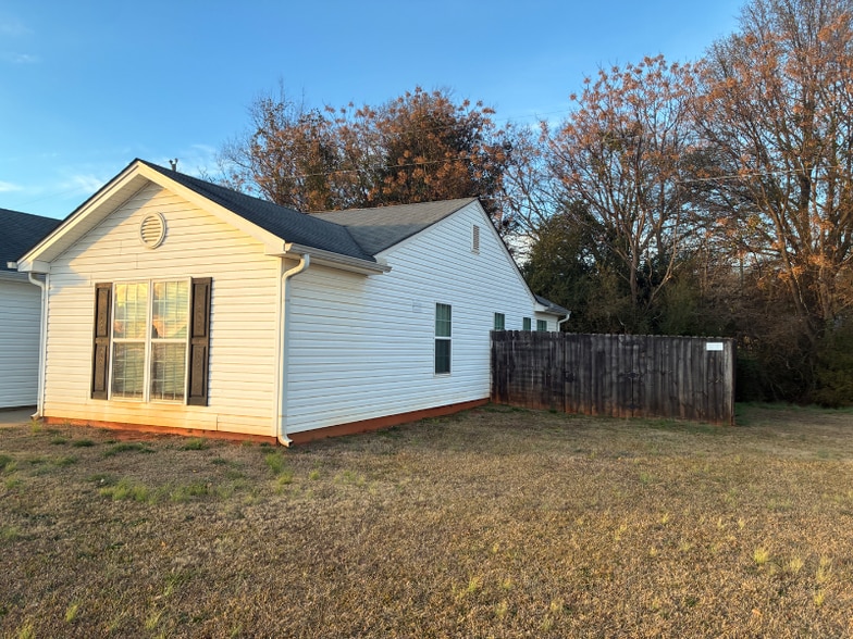 Building Photo - 135 Ansley Dr