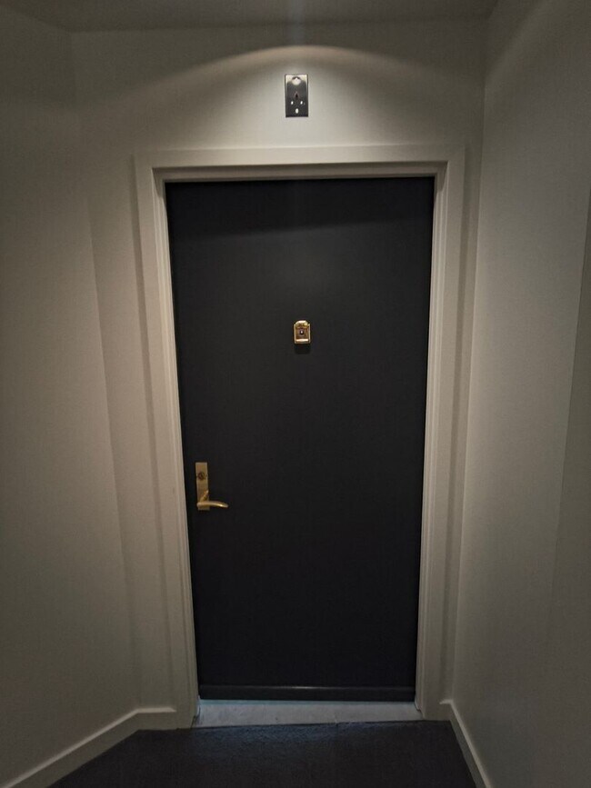 Building Photo - Newly Renovated Spacious 1BD/1 BA Property Available for Rent!!!