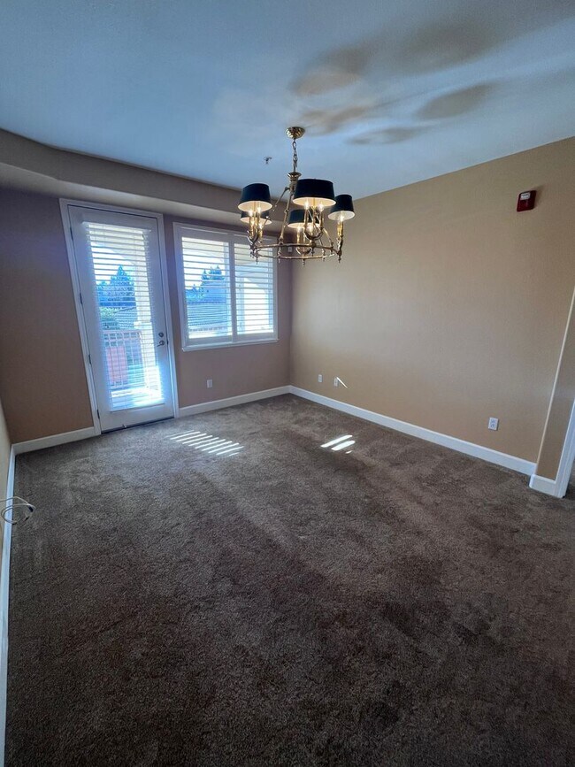 Building Photo - BEAUTIFUL CONDO AT THE PHOENICIAN IN ROSEVILLE!! $500 OFF FIRST MONTH'S RENT!!