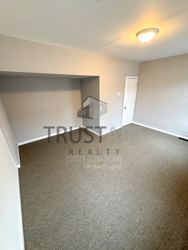 Building Photo - 1533 S Allison St