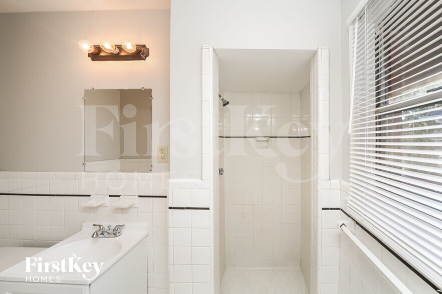 Building Photo - 1736 Borden Dr